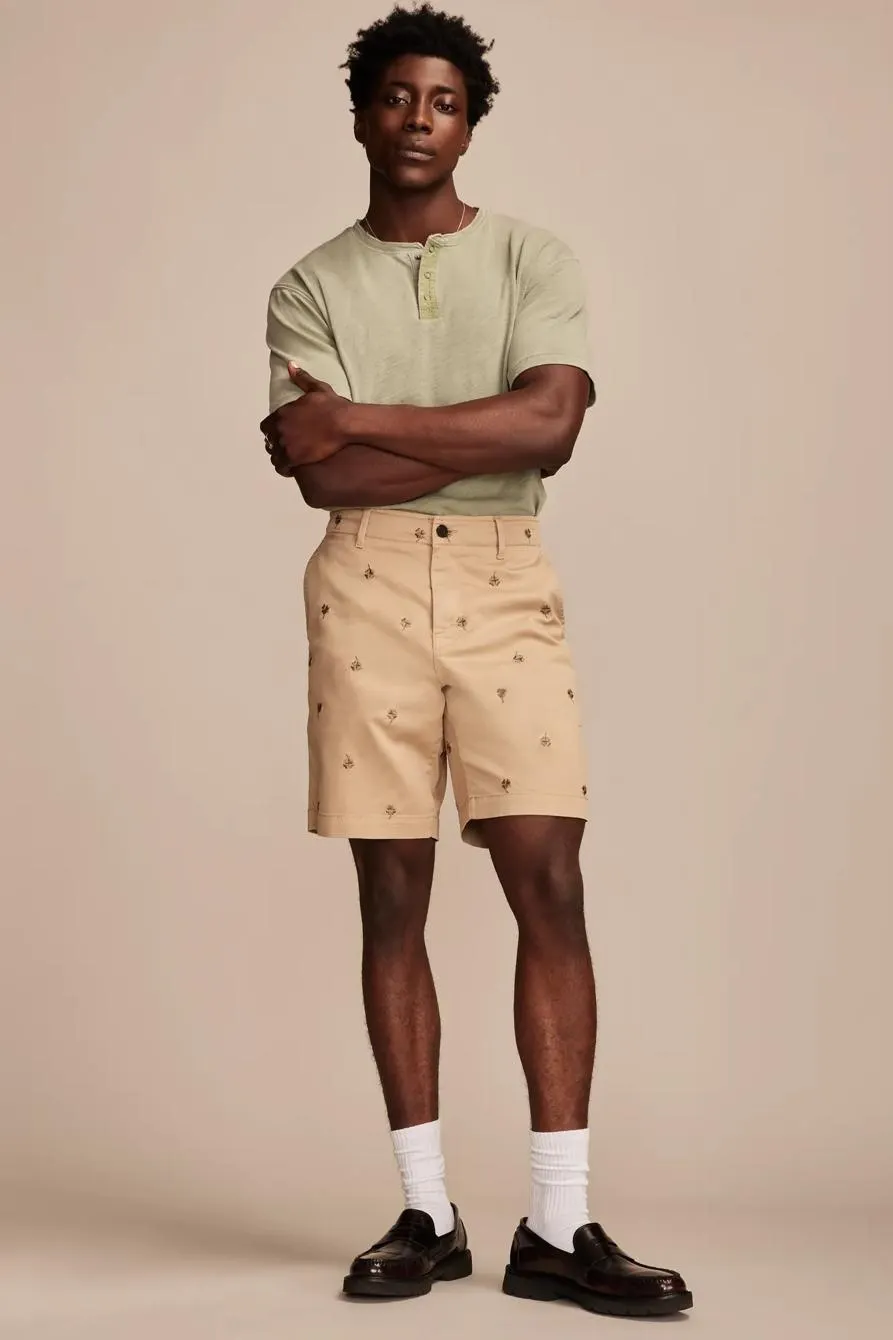 9" embroidered stretch twill short