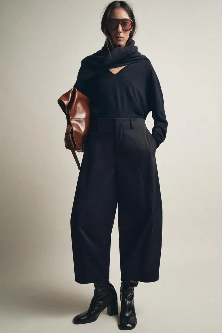 100% EXTRA-SOFT WOOL V-NECK JUMPER