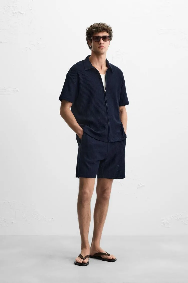 TEXTURED ZIP-UP SHIRT