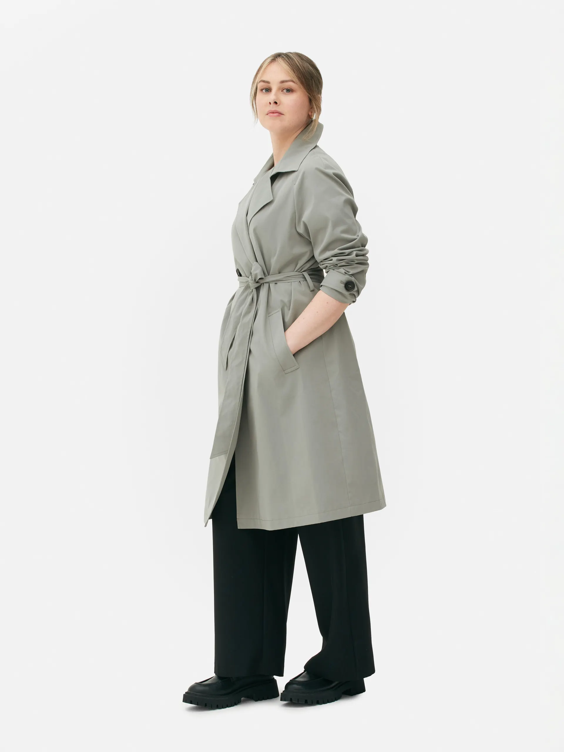 Klassischer zweireihiger Regenmantel