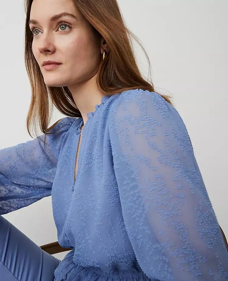 Clip Chiffon Ruffle Blouse