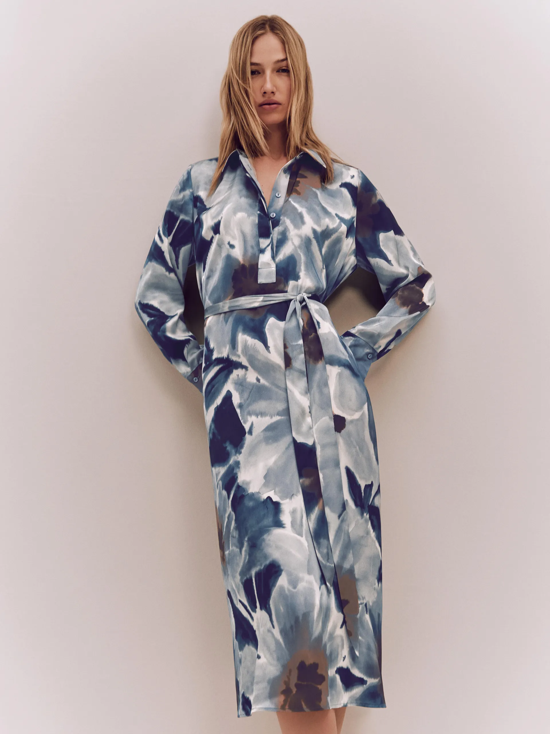 Das Schnittblumen-Hemdkleid