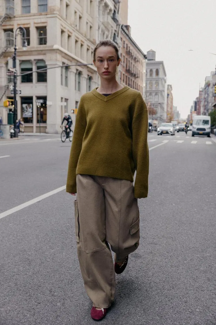 PLAIN KNIT V-NECK JUMPER