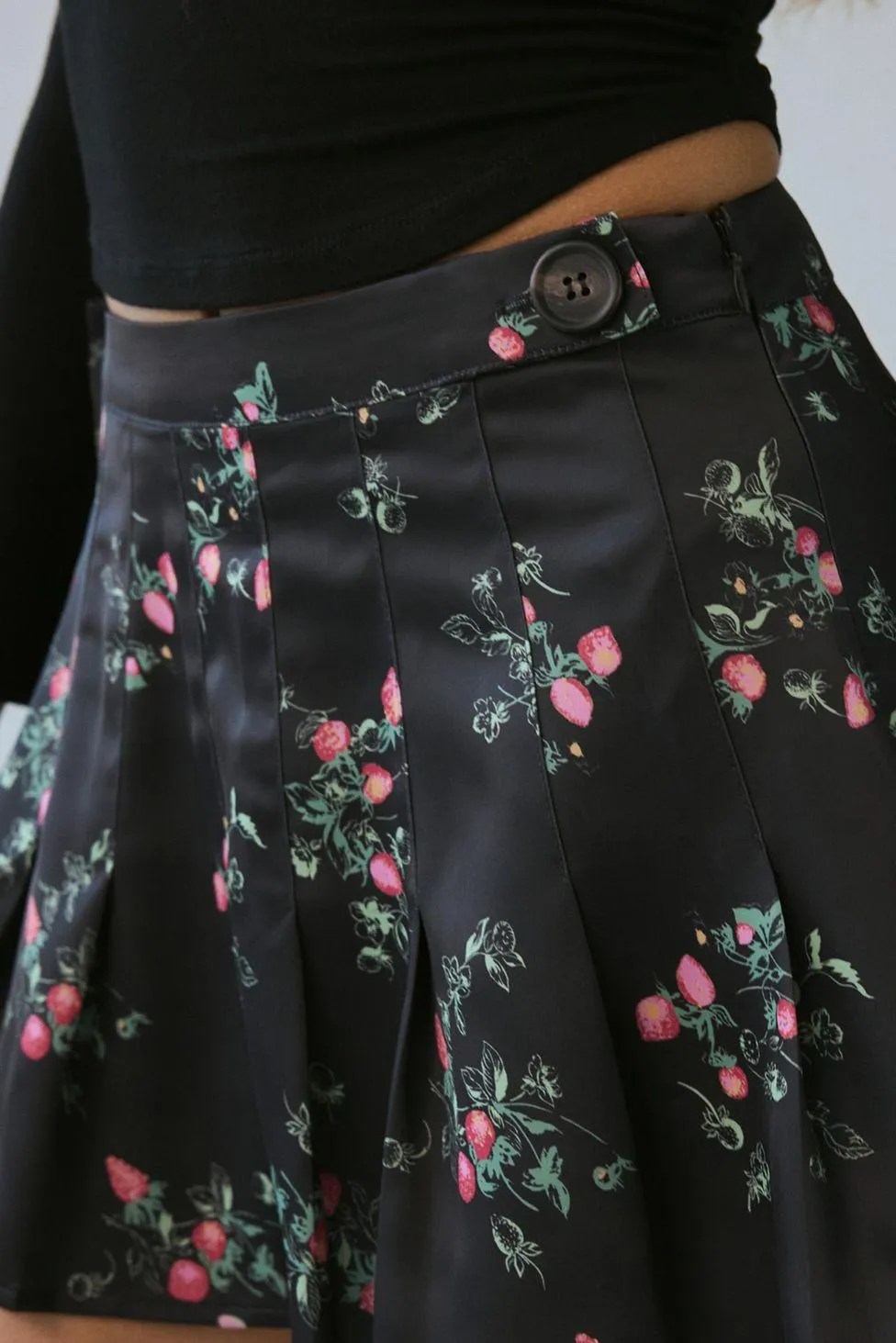 Kimchi Blue Kit Button Waist Pleated Mini Skirt