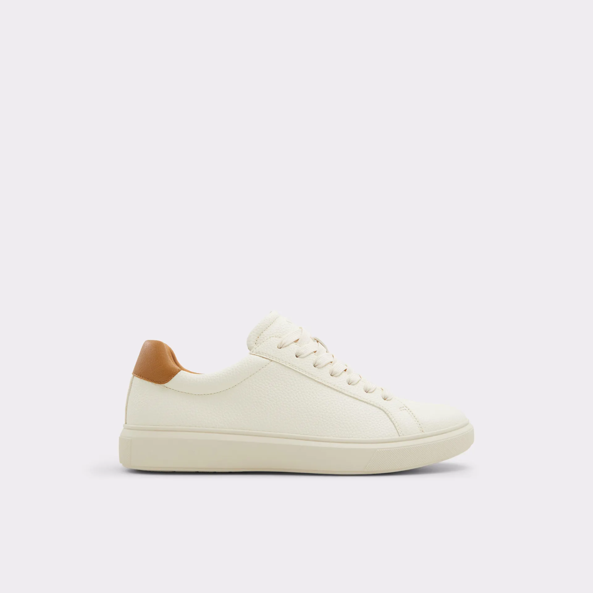 Low top sneaker
