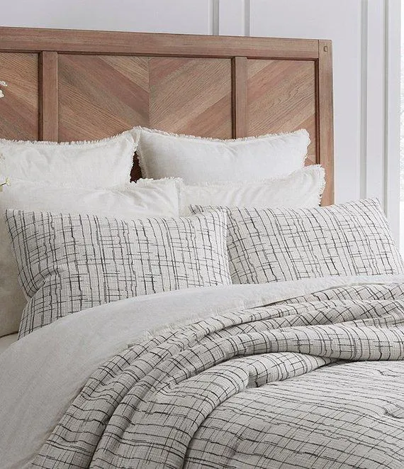 Simplicity Collection Cade Textured Comforter