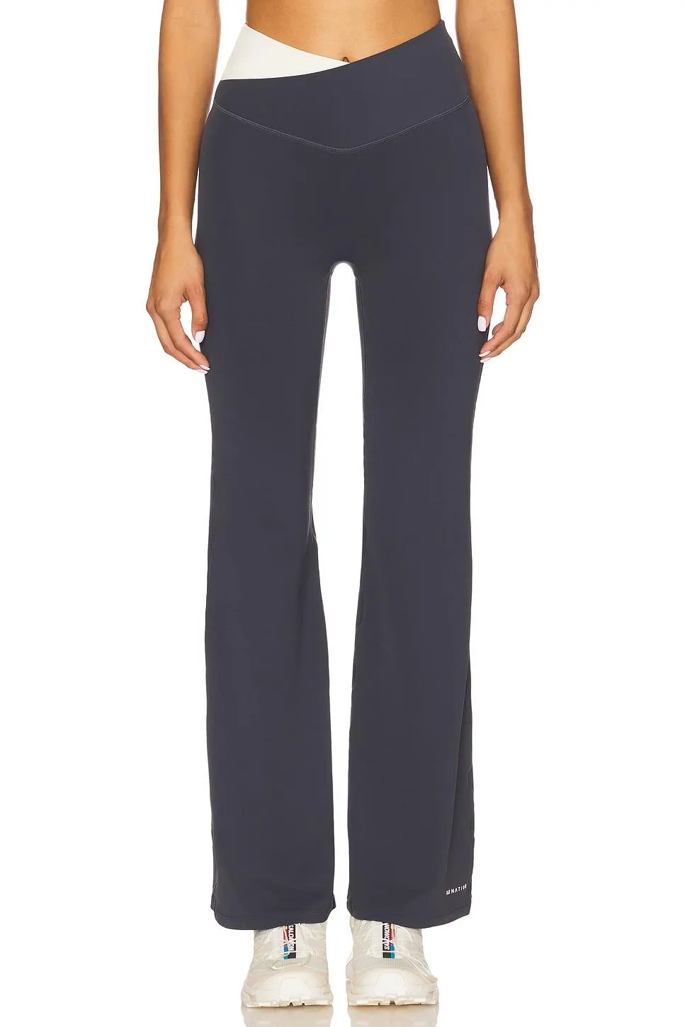 Wander Flare Legging