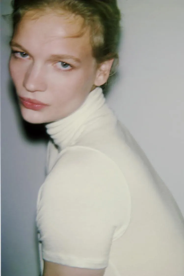 ASYMMETRIC TURTLENECK T-SHIRT