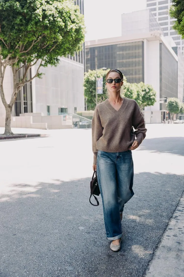SOFT V-NECK KNIT SWEATER