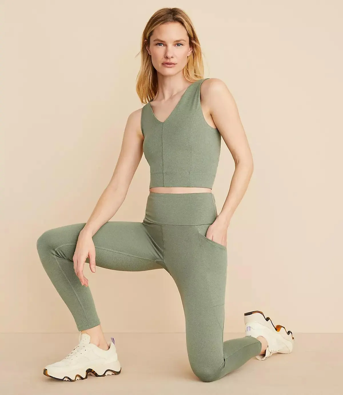 Lou & Grey Heathered Luvstretch Side Pocket Leggings