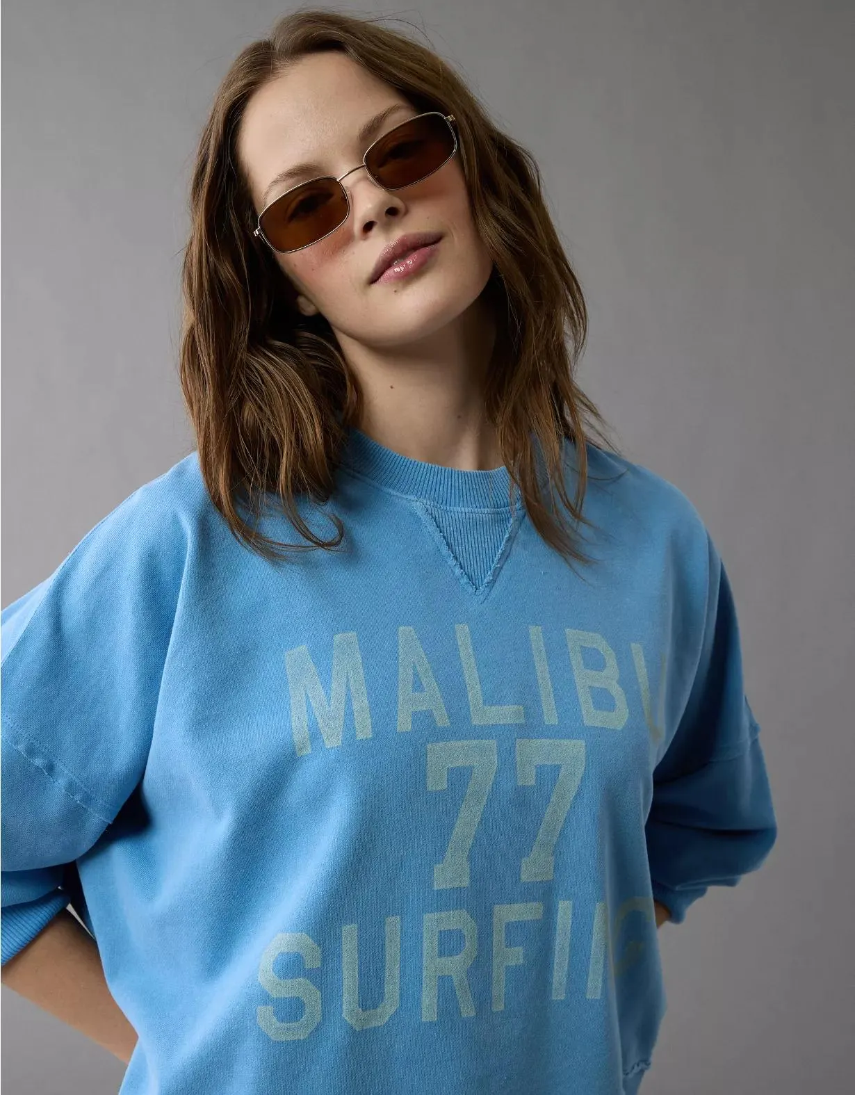 AE Big Hug Destination Graphic Crew Neck Sweatshirt