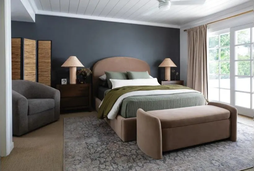 Gio Queen Velvet Upholstered Arched Platform Bed With Storage