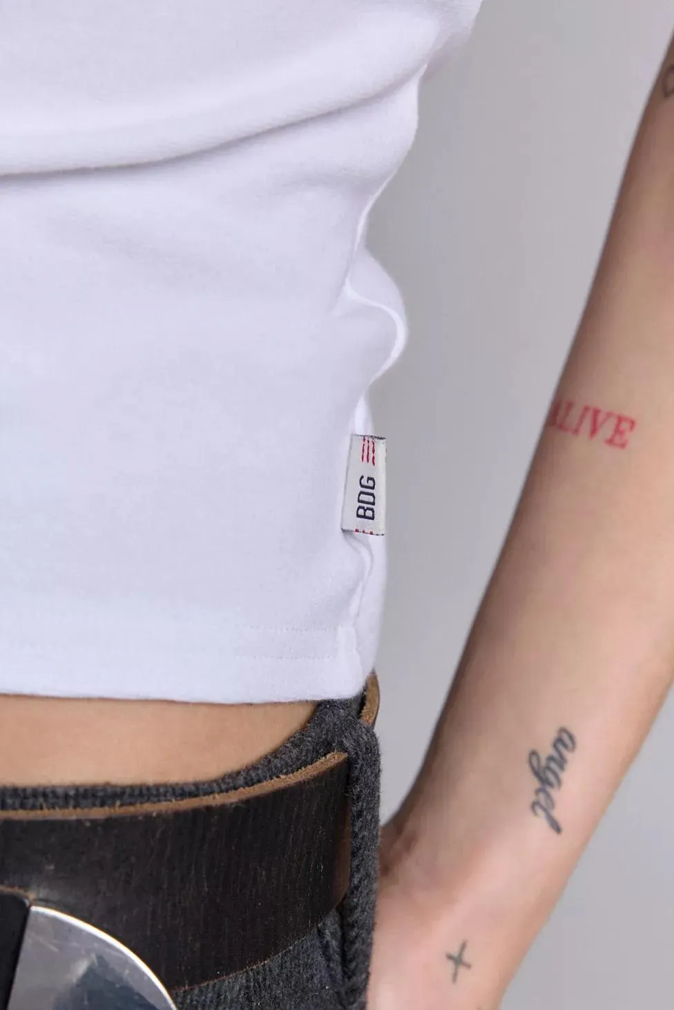 BDG Sarah Off-The-Shoulder Cropped Tee