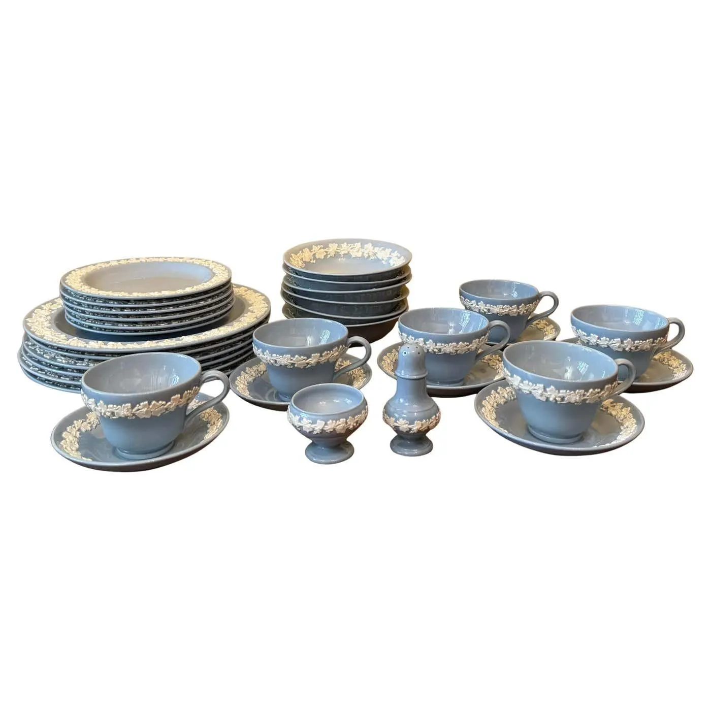 Wedgwood Queens Ware Blue Embossed Cream 32 Piece Dinner Set