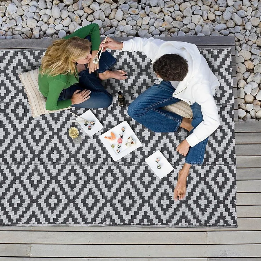 Nuu Garden 6 x 9 (ft) Gray and White Rectangular Outdoor Geometric Pet Friendly Area rug