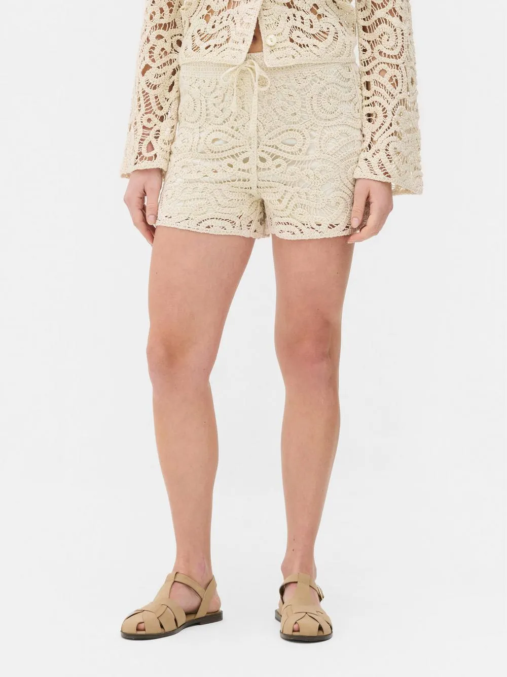 Pantaloncini all'uncinetto con lacci in vita coordinati