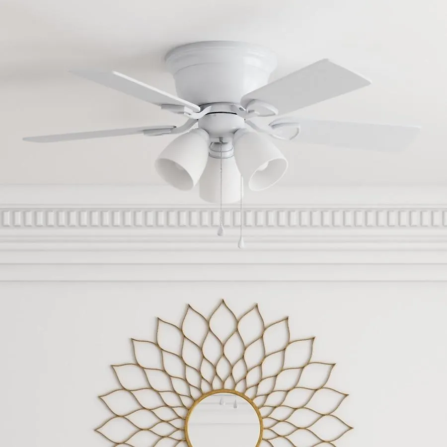 Harbor Breeze Centreville 42-in Flush Mount White with White/blonde Blades Ceiling Fan With Light ( 5 -Blade )