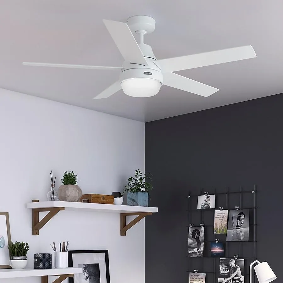Hunter Aerodyne SIMPLEconnect 52-in Smart Fresh White with Fresh White Blades Ceiling Fan With Light - Remote Included ( 5 -Blade )