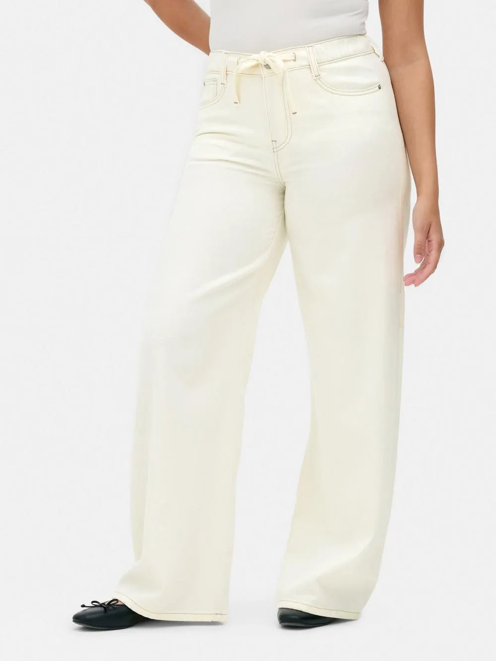 Jeans a vita alta a gamba larga con elastico