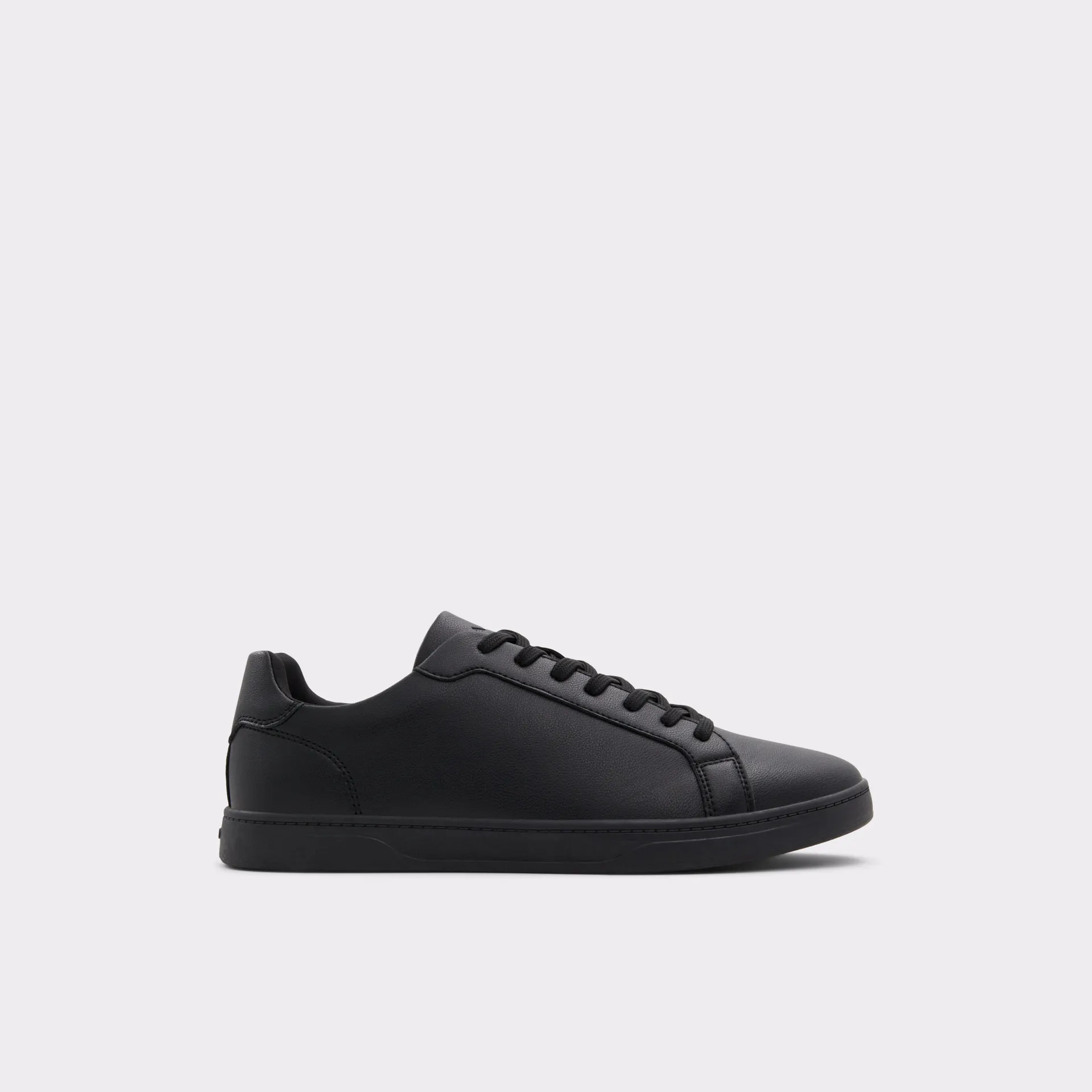 Low top sneaker