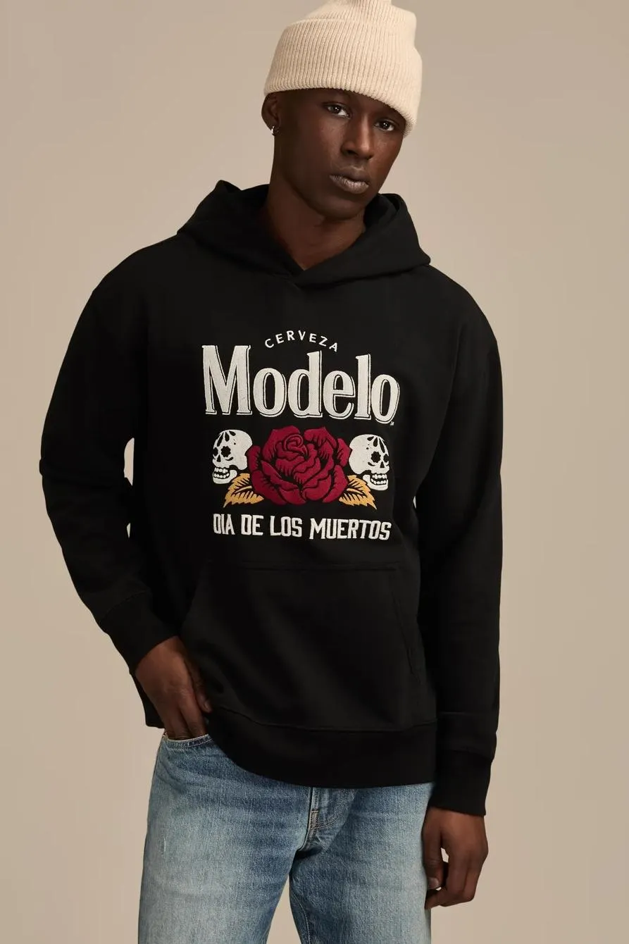 modelo rose hoodie
