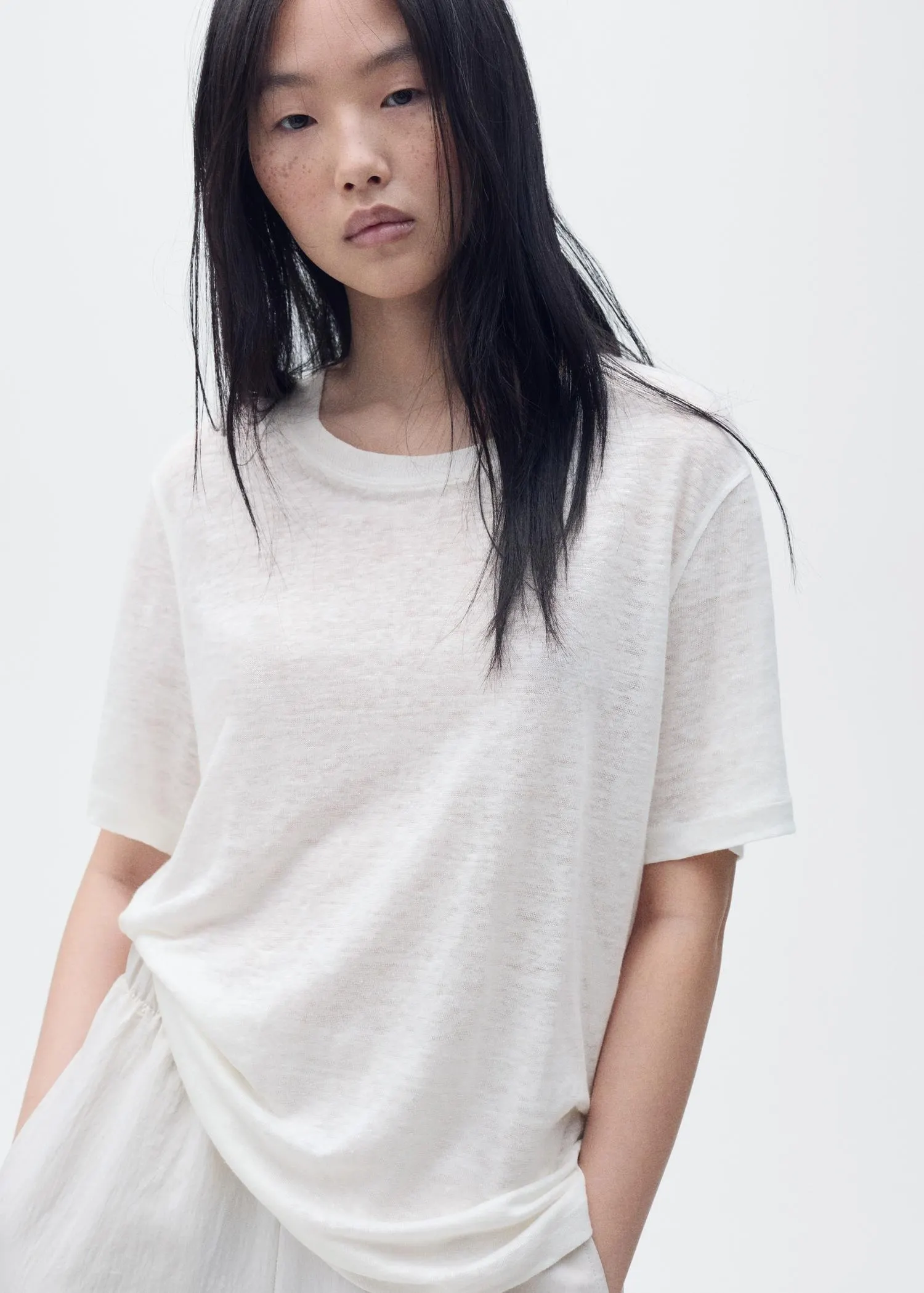 Short-sleeved linen t-shirt