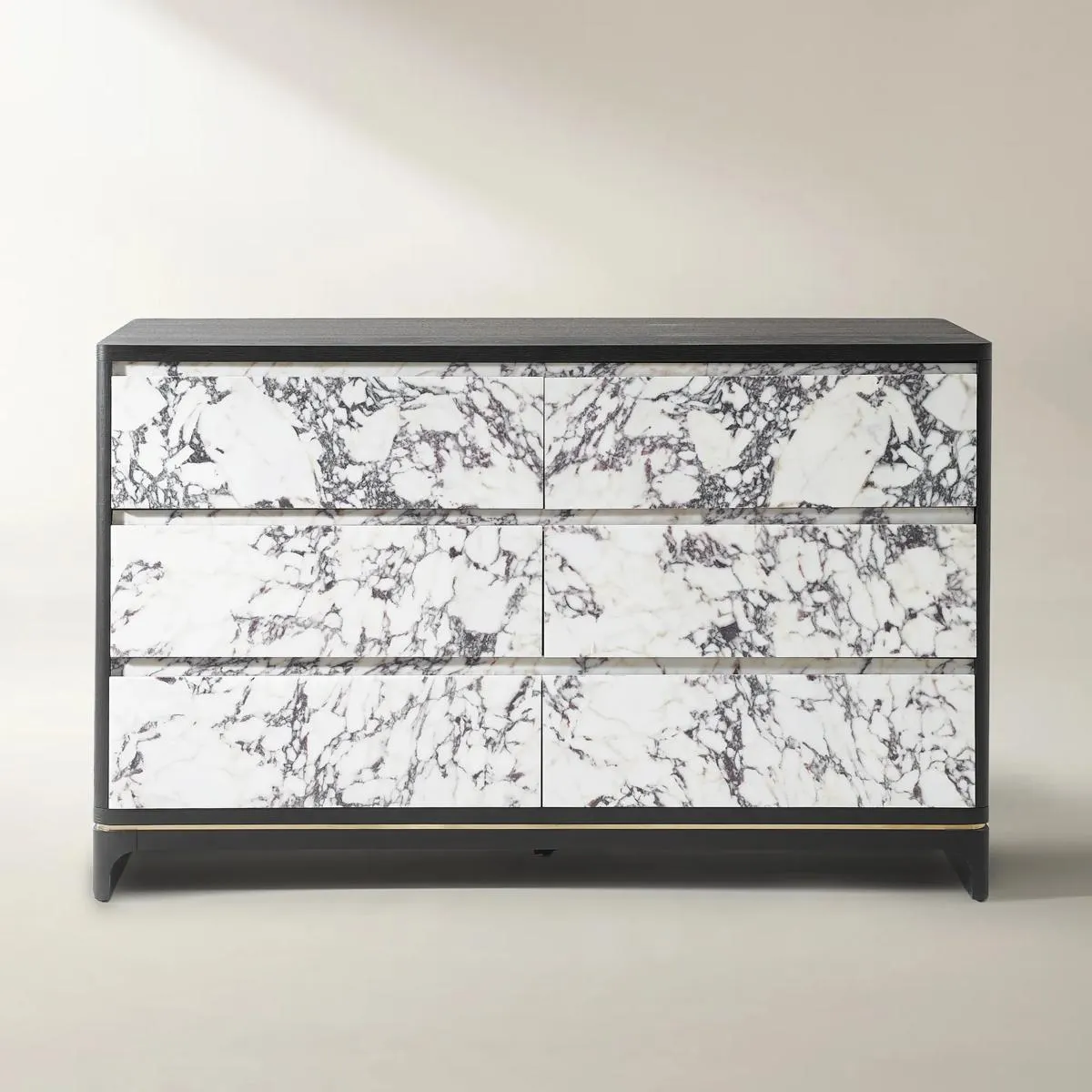 Vanta Wide Dresser