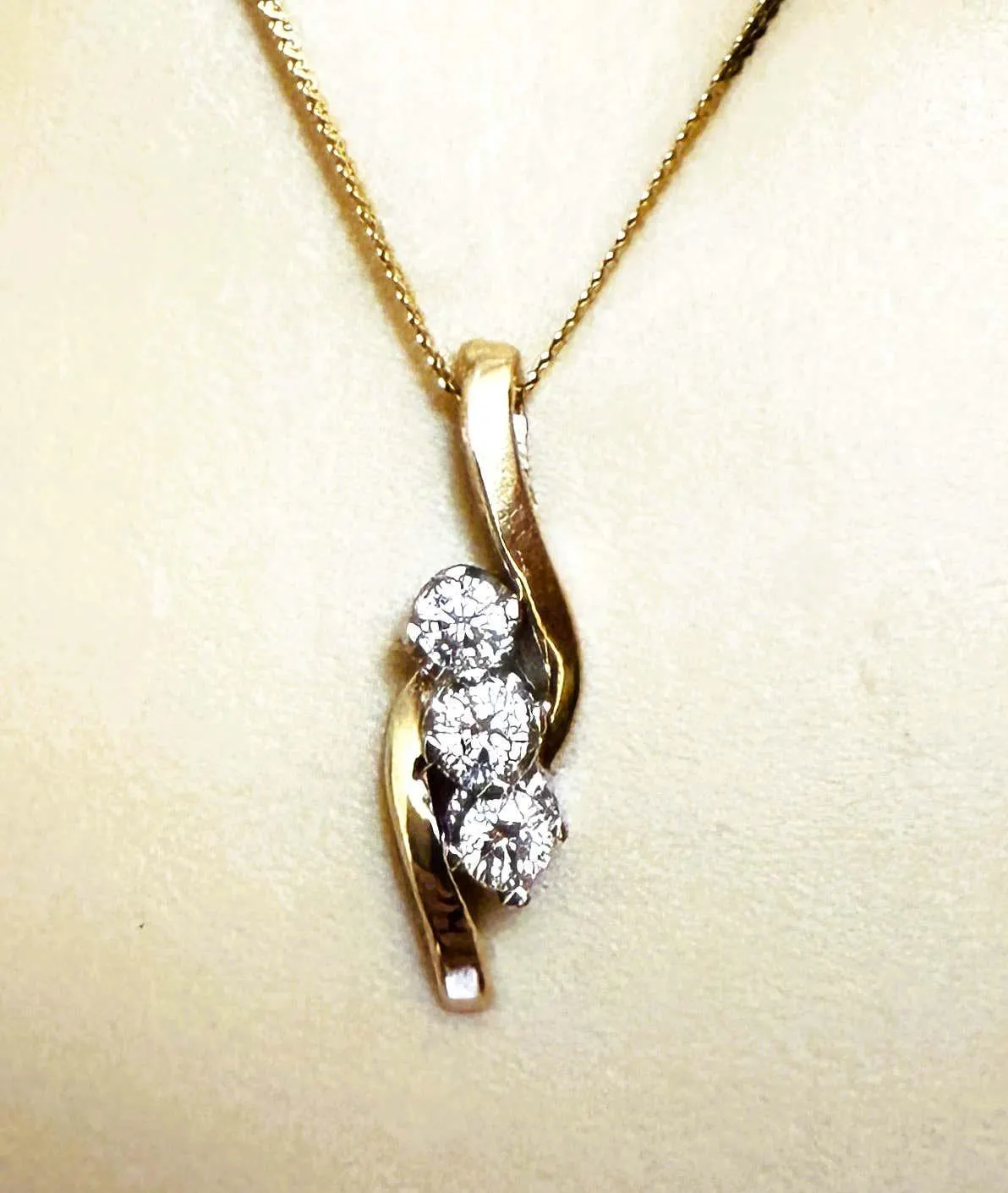 14K Gold .55 Carat 3-Stone Diamond Journey Pendant Necklace 18"