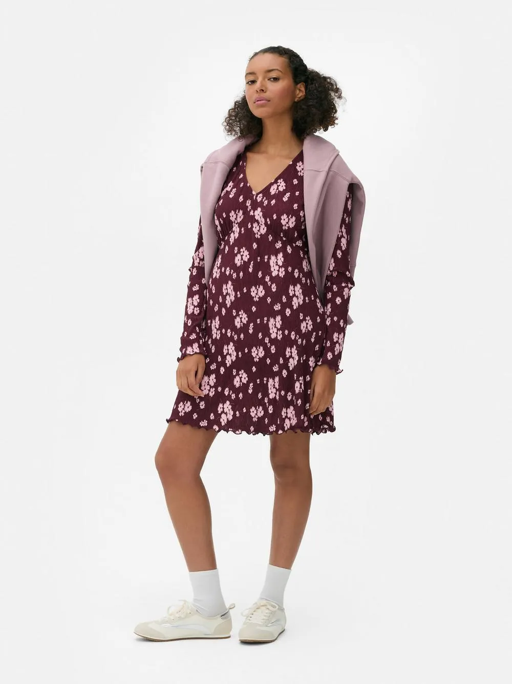 Plisované minišaty s texturou