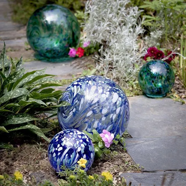 Solar Garden Globe Lights