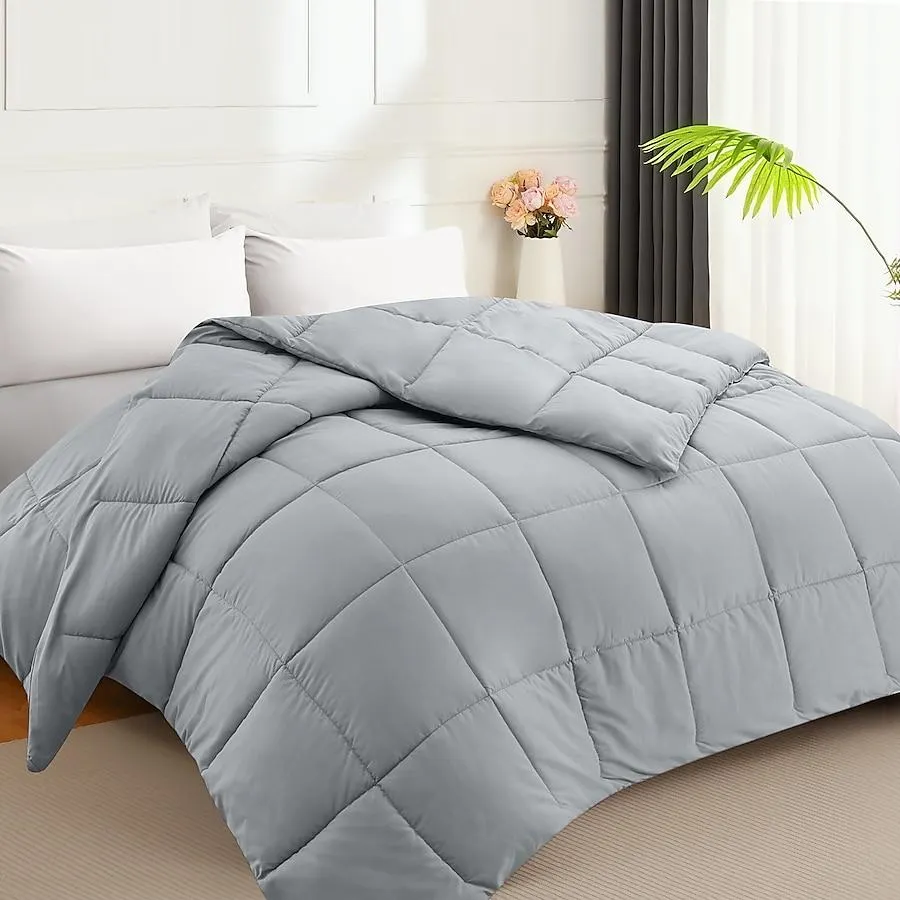 VOUA 165gsm All-season Light Gray Solid Reversible Queen Comforter Microfiber with ( Down Alternative Fill )