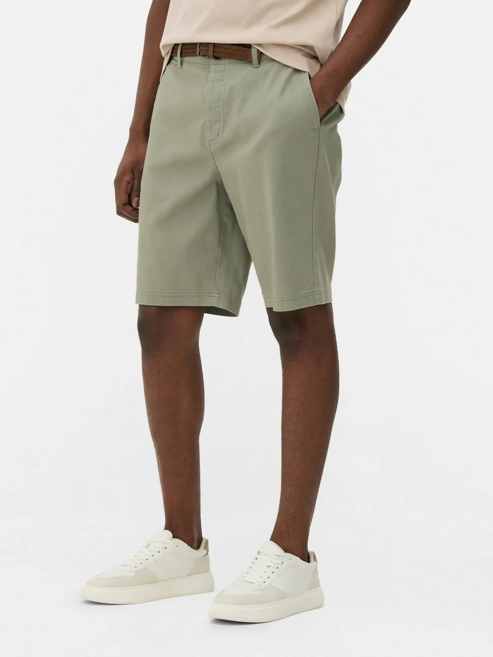 Pantalones cortos chinos con cinturón