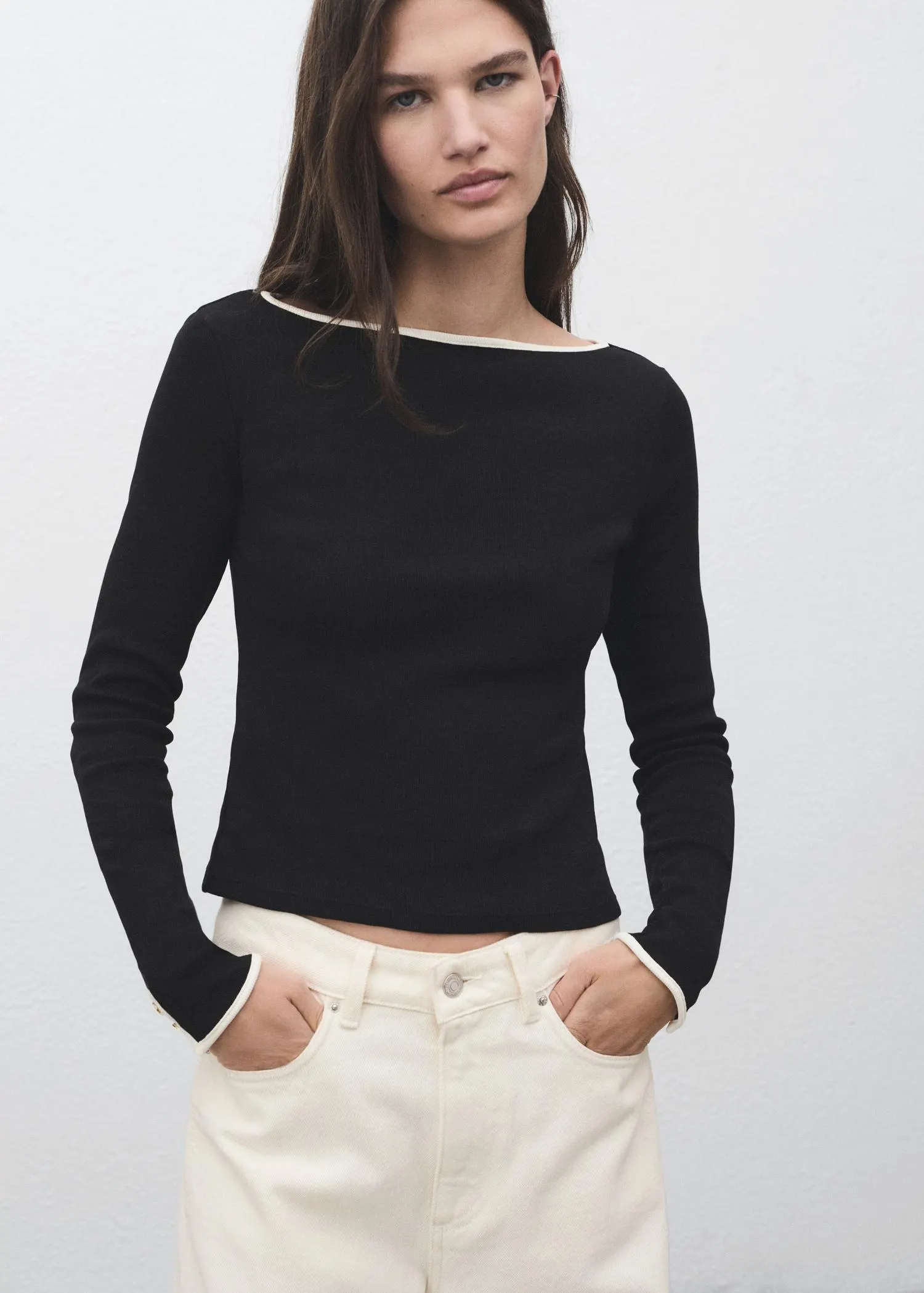 Cotton t-shirt with buttoned cuffs