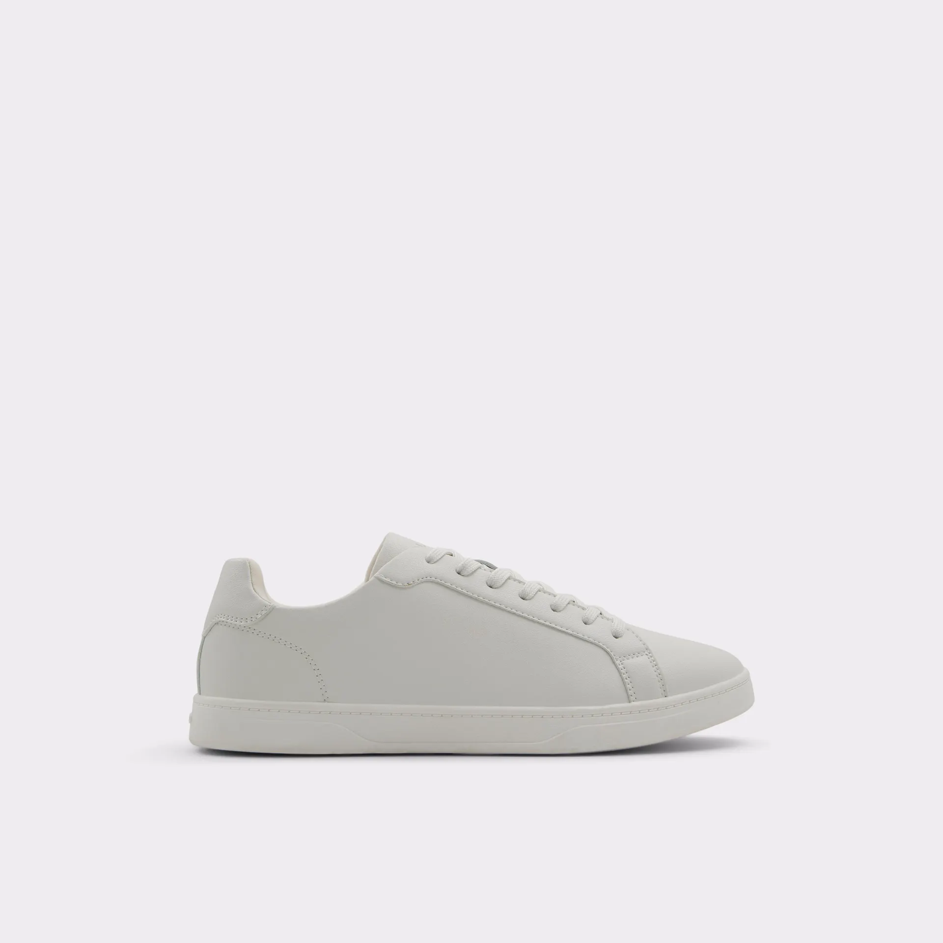 Low top sneaker