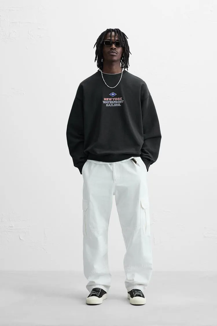 PATCH DETAIL TEXT SWEATSHIRT