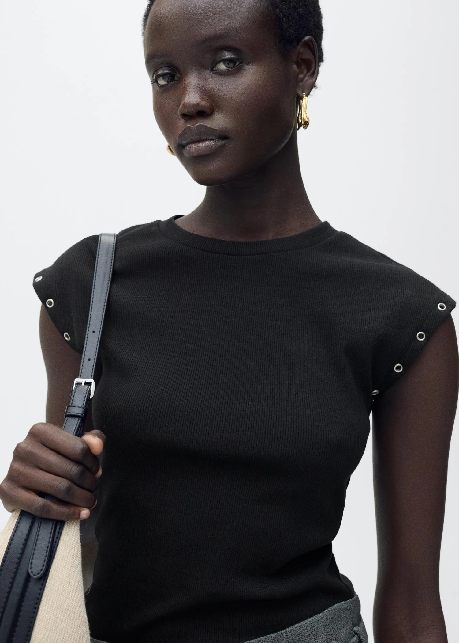 Ribbed t-shirt with die-cut trim