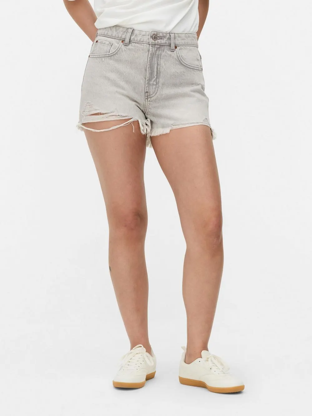 Pantalones cortos vaqueros rasgados