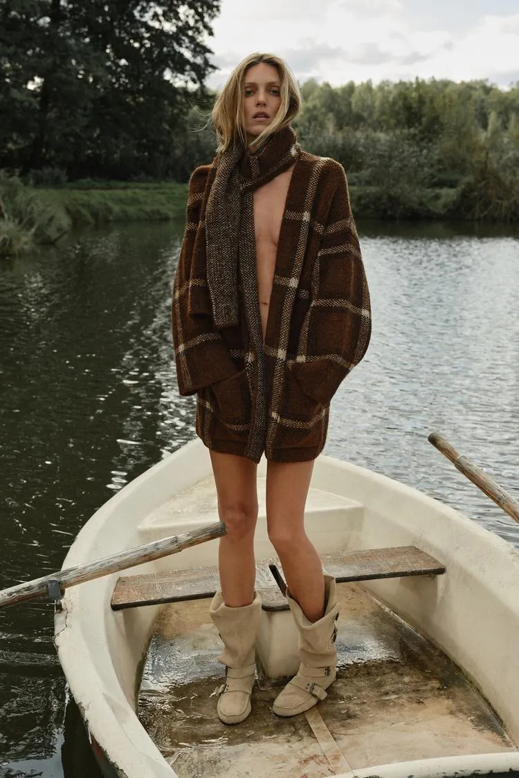 SHORT PLAID SCARF KNIT COAT