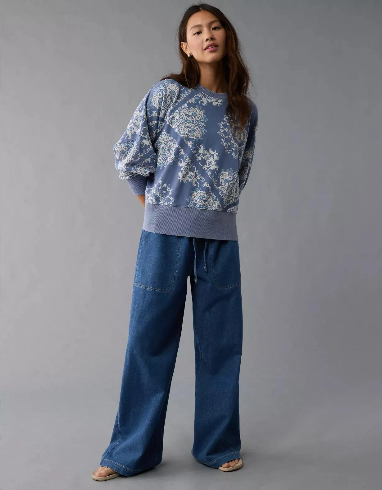 AE Big Hug Crew Neck Sweatshirt