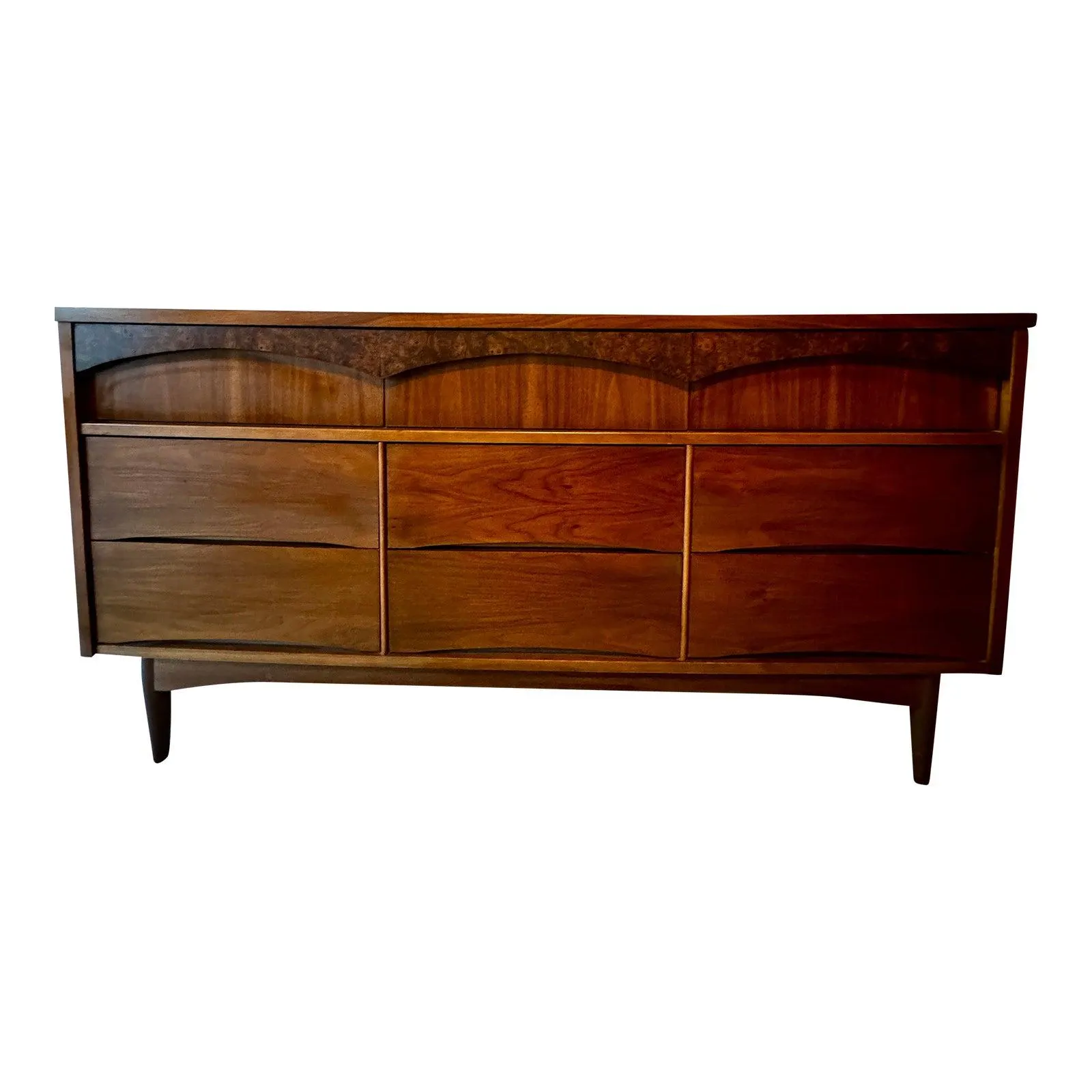 1960s Mid-Century Modern 9-Drawer Dresser