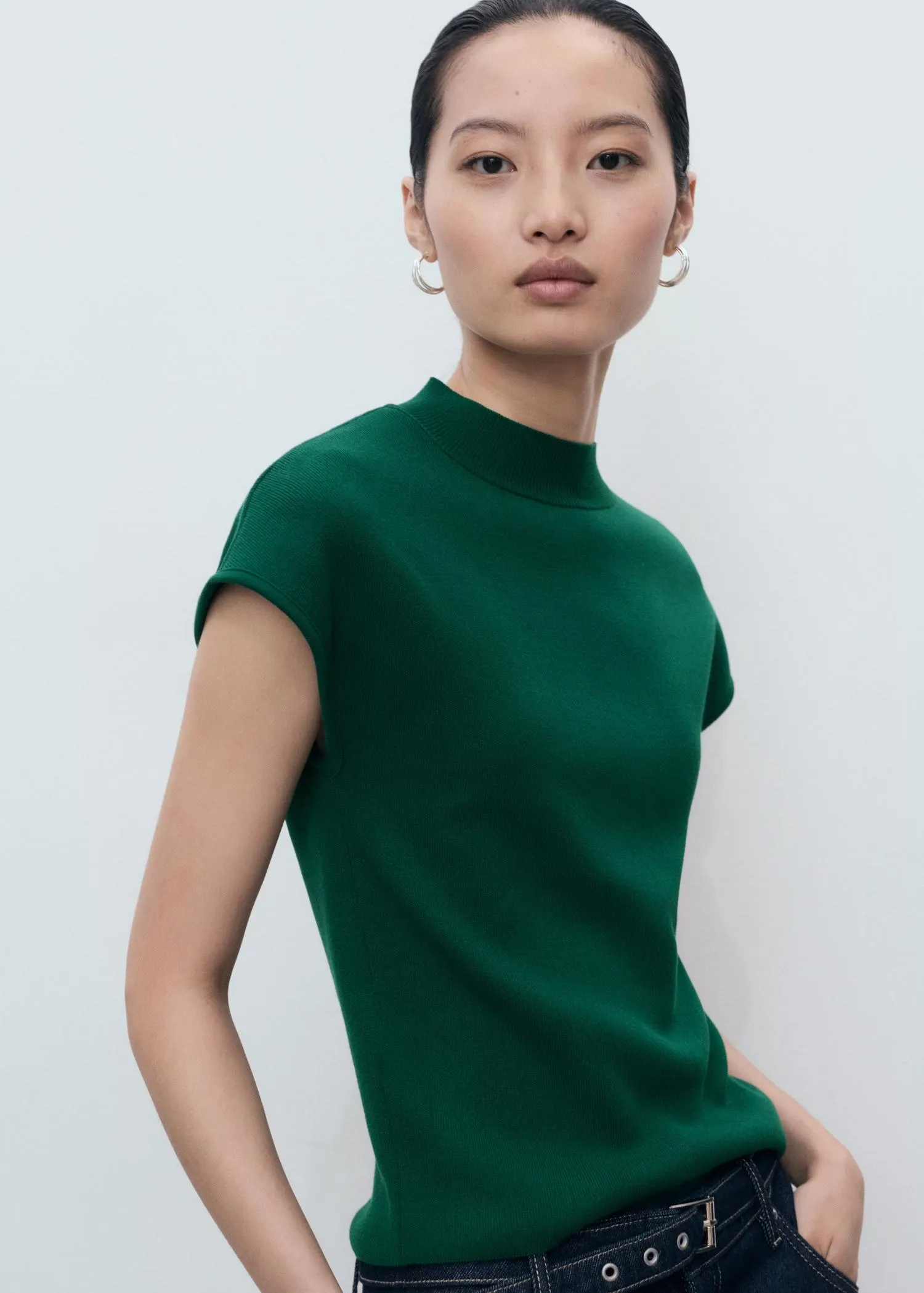 Short-sleeved fine-knit sweater