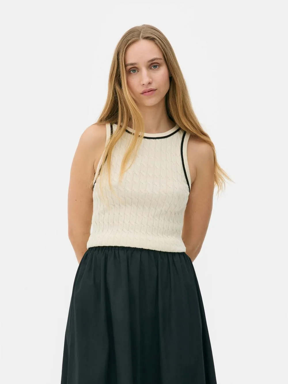 Langes Stricktop mit Zopfmuster