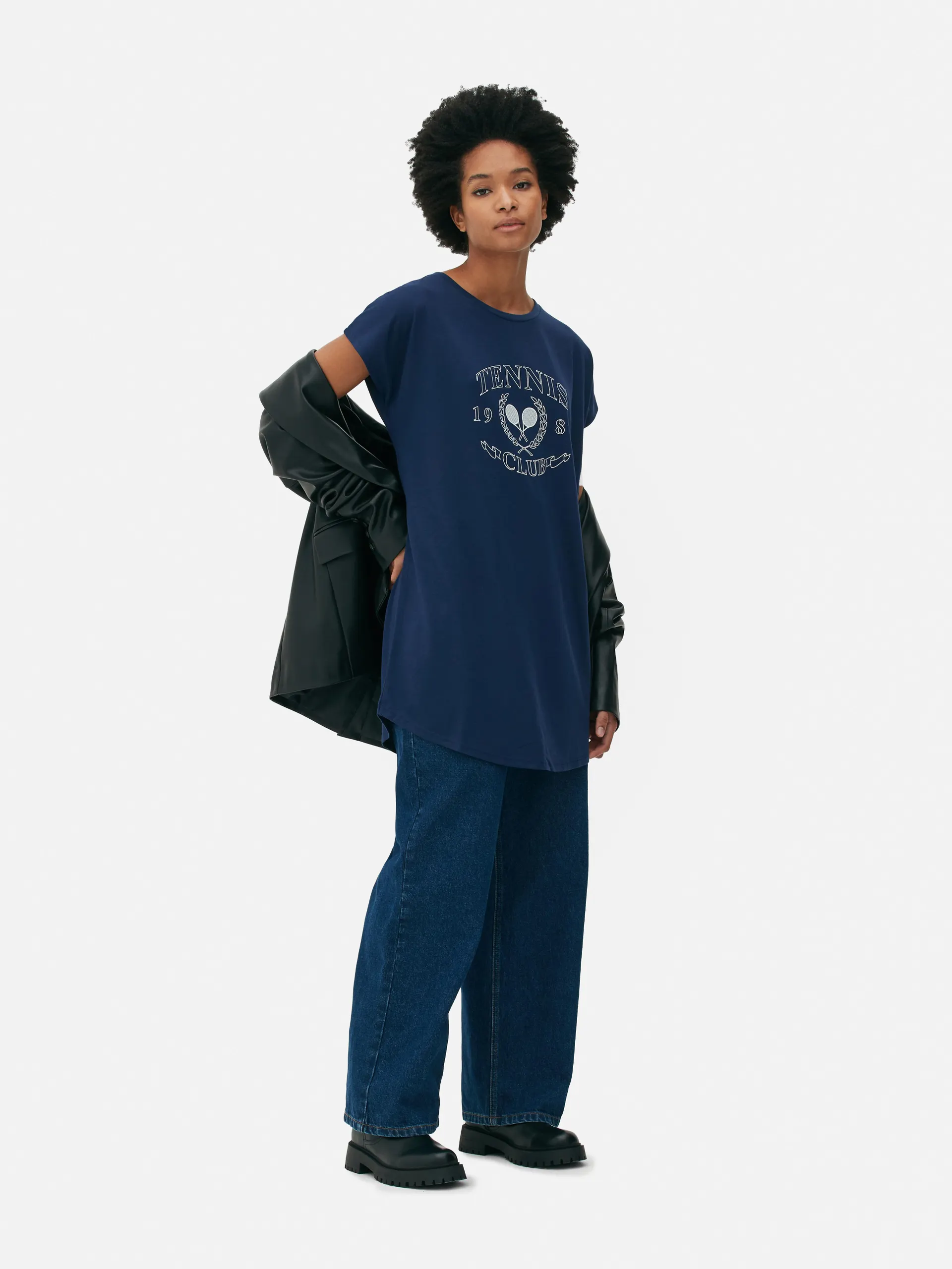 T-shirt manga curta estampada comprida