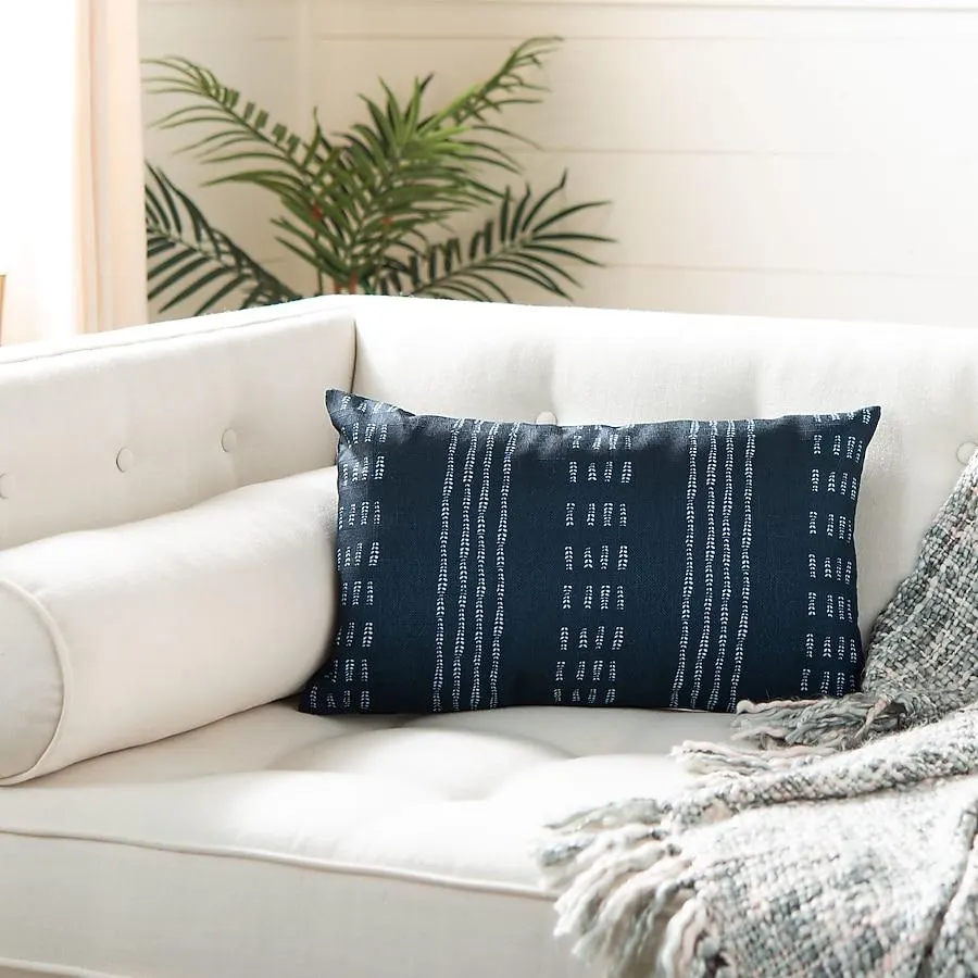 Safavieh Madelyn 12-in x 20-in Deep Blue/White Rectangular Indoor Decorative Pillow