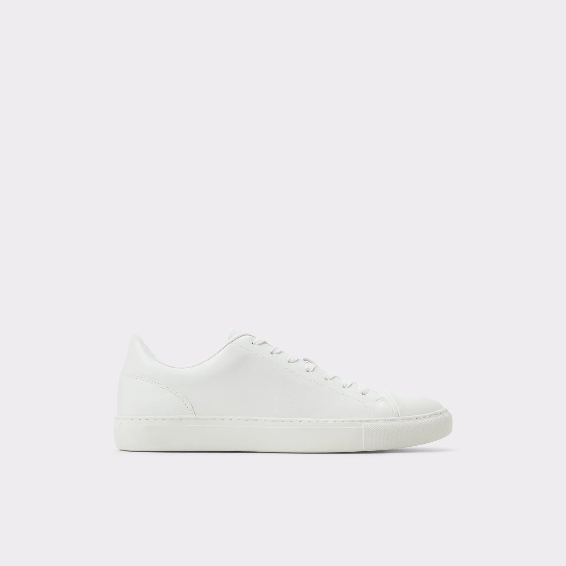 Low top sneaker