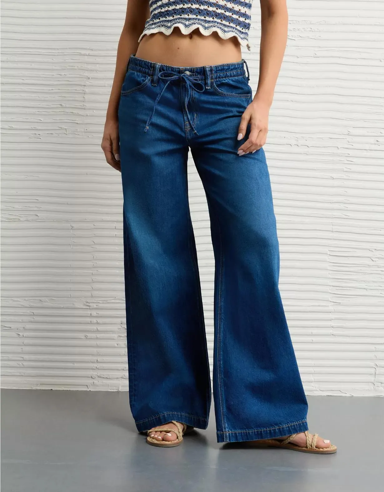 AE Dreamy Drape Strigid Low-Rise Ultra Wide-Leg Jean