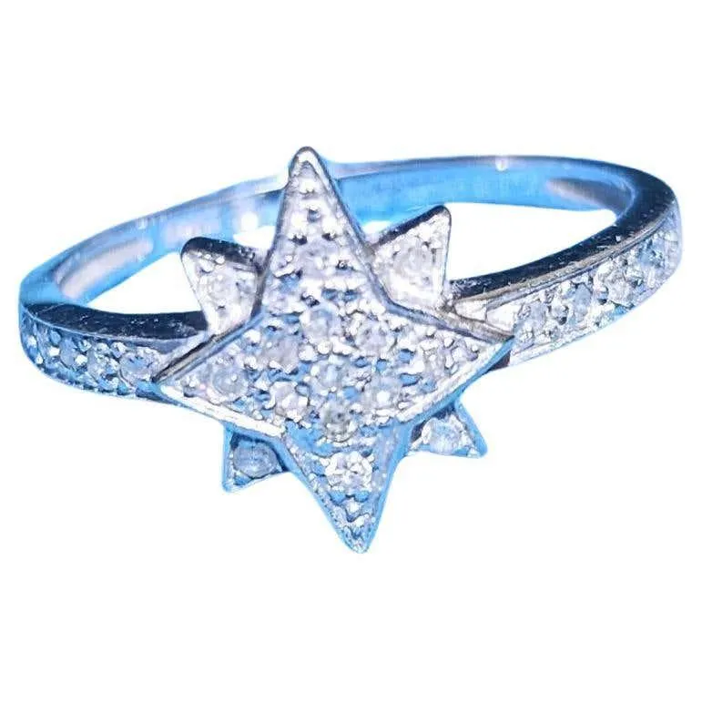 14KT White Gold and Diamonds Ring, Stamped "14KT" and with a Maker's Mark