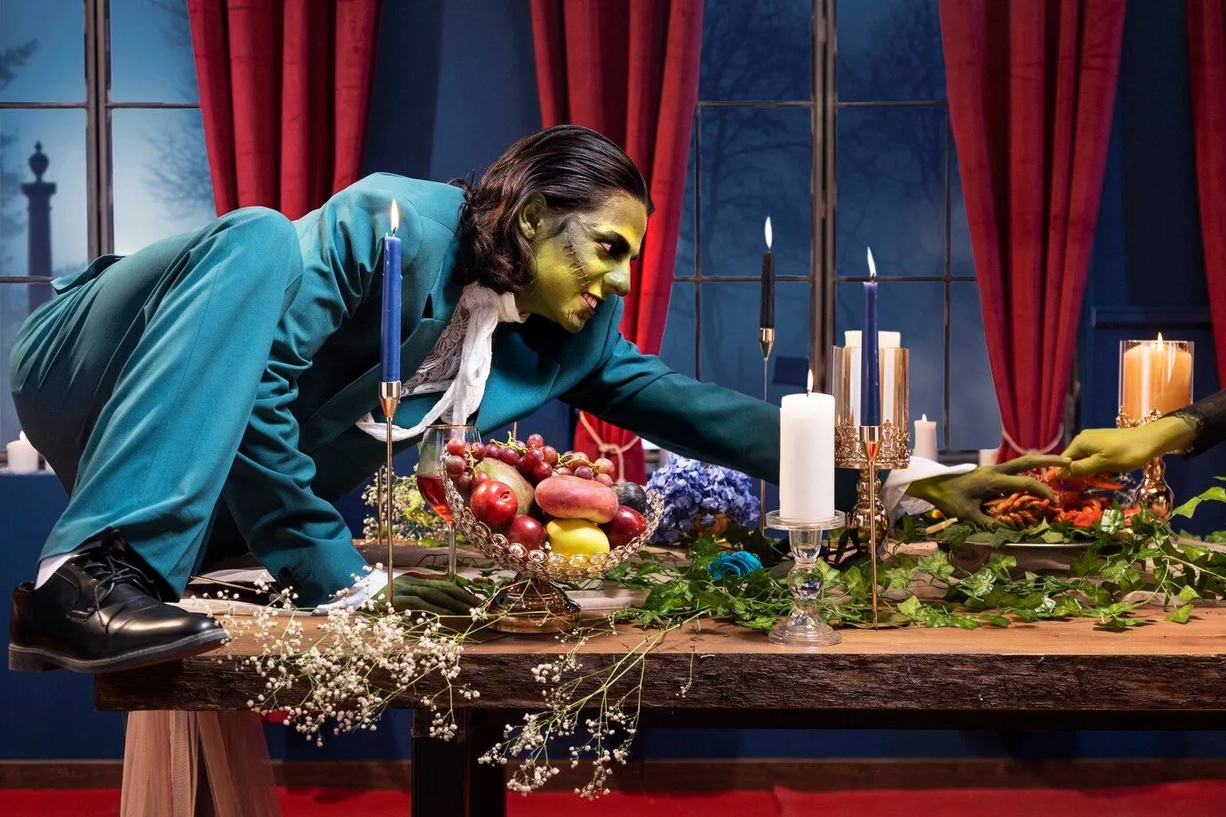 Original Matching Costume-House Decor Combinations for This Halloween