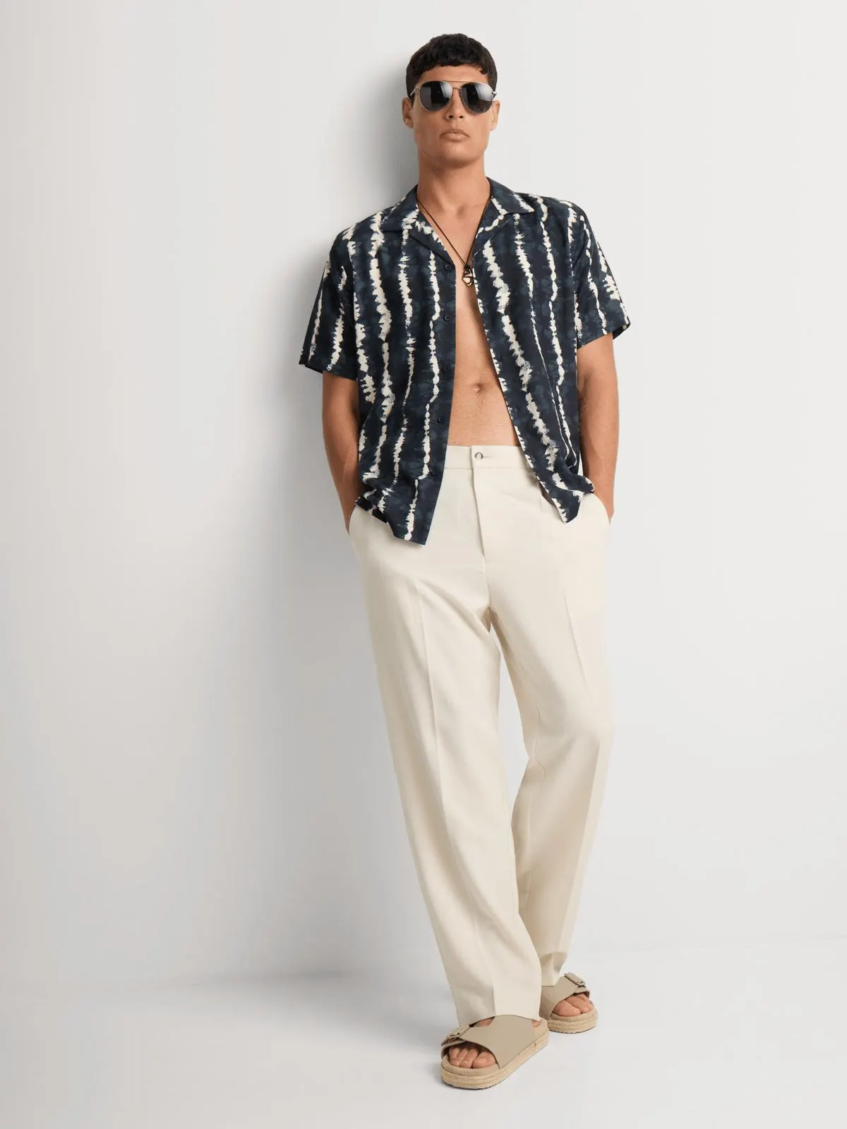 Markham Men's Relaxed Fit Black Viscose Shirt