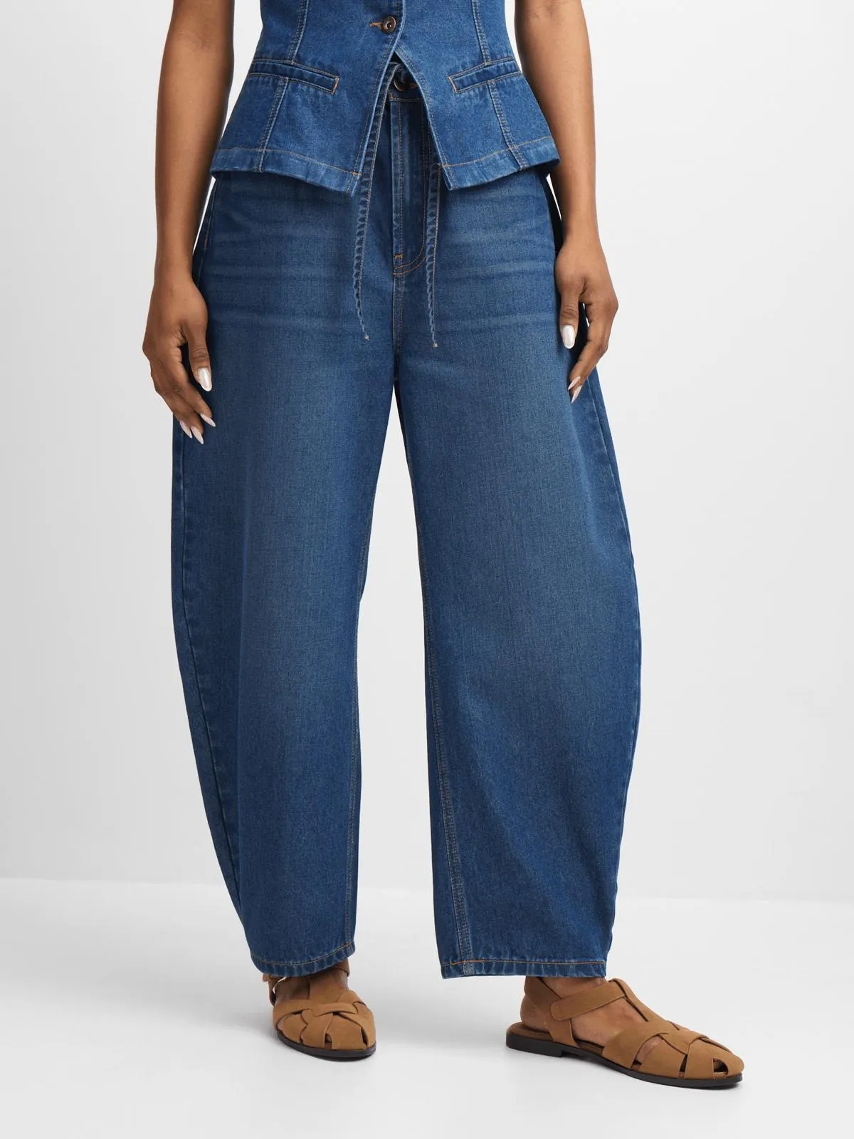 Exact Women's Mid Wash Tie Belt Barrel Leg jeans